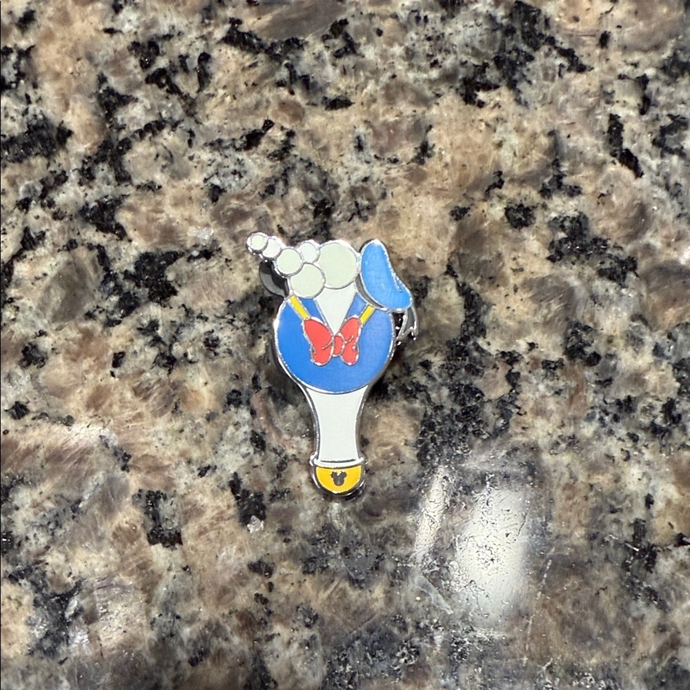 WDW Hidden Disney Series 2025 Wave B: Bubble Wand Donald Duck